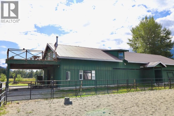 7395 Clover Road, Pemberton, BC V0N2L0 Photo 4