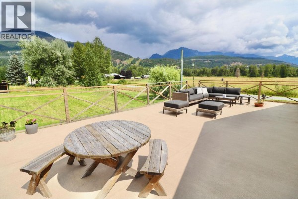 7395 Clover Road, Pemberton, BC V0N2L0 Photo 5