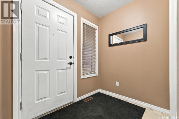 Living room - 74 127 Banyan Crescent, Saskatoon, SK S7V1G5 Photo 3