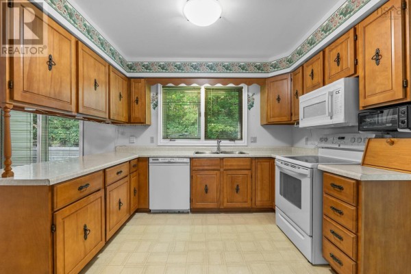 Dining room - 74 Barrett Road, Beaver Bank, NS B4G1A9 Photo 2