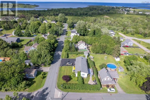 Den - 74 Church Street, Florence, NS B1Y1G3 Photo 4