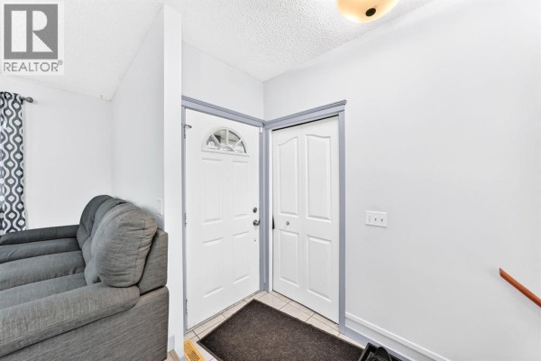 Kitchen - 74 Cimarron Drive, Okotoks, AB T1S1R9 Photo 5