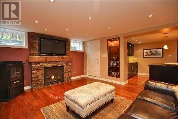 Kitchen - 74 Colonel Bertram Road, Brampton, ON L6Z4A8 Photo 3