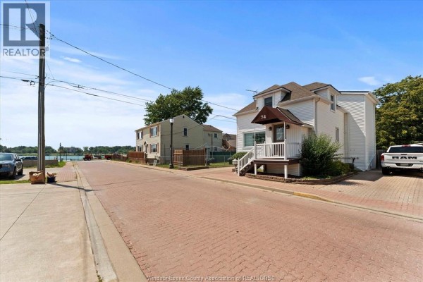 Laundry room - 74 Gore Street, Amherstburg, ON N9V1K4 Photo 4