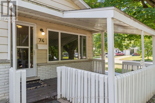 74 Helene Crescent, Waterloo, ON N2L5E5 Photo 5