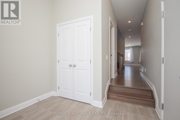 74 Michael Stoqua Street, Ottawa, ON K1K5A2 Photo 3