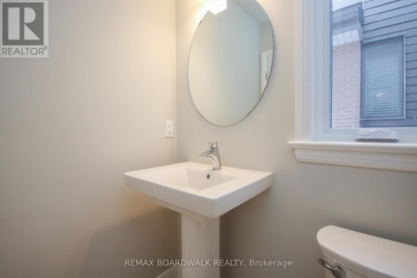 74 Michael Stoqua Street, Ottawa, ON K1K5A2 Photo 5