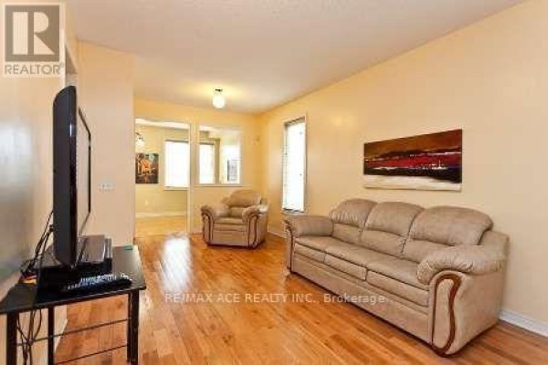 Dining room - 74 Mourning Dove Crescent, Toronto, ON M1B6A8 Photo 5