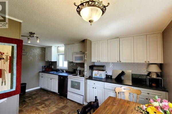 Dining room - 74 Northstar Drive, Sylvan Lake, AB T4S1J4 Photo 5