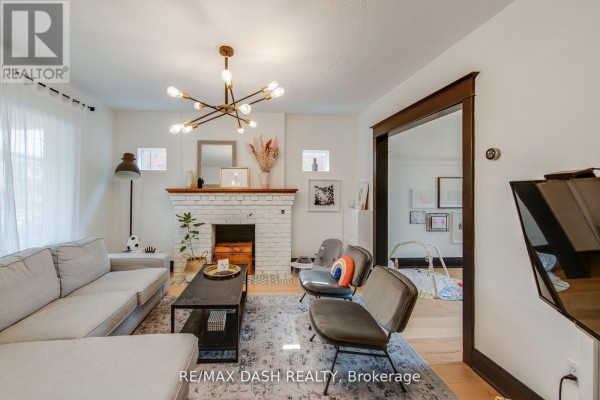 74 Oak Park Avenue, Toronto, ON M4C4M3 Photo 4