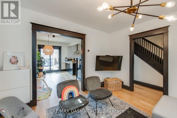 74 Oak Park Avenue, Toronto, ON M4C4M3 Photo 5