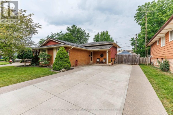 Laundry room - 74 Pinehurst Drive, Welland, ON L3C3J1 Photo 2