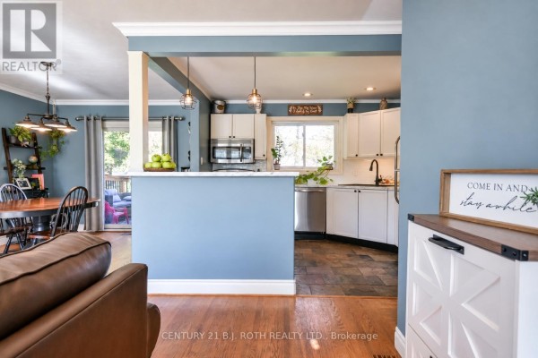 Kitchen - 74 Rose Street, Barrie, ON L4M2T2 Photo 4