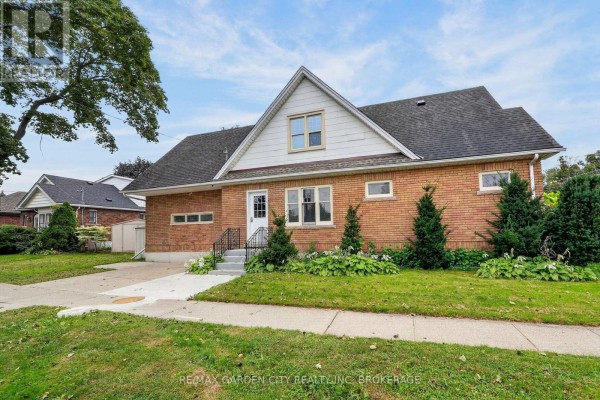 Bathroom - 74 Wiley Street, St  Catharines, ON L2R4G6 Photo 2