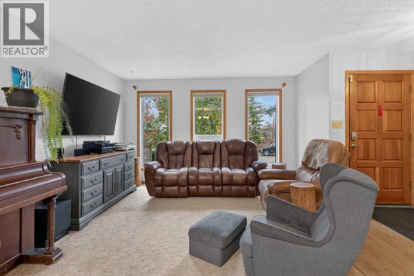 4pc Bathroom - 740 3 Avenue Se, Three Hills, AB T0M2A0 Photo 5