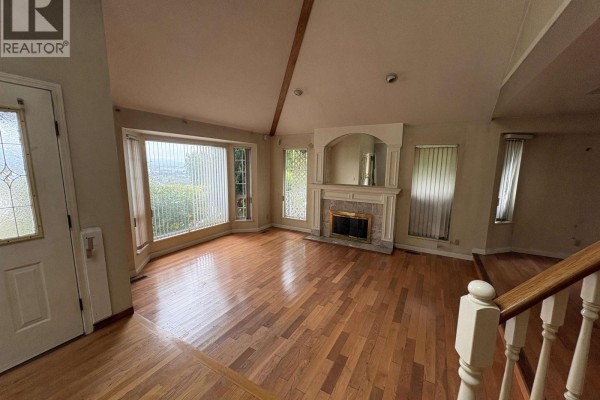 740 Clearwater Way, Coquitlam, BC V3C6A3 Photo 4