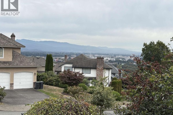 740 Clearwater Way, Coquitlam, BC V3C6A3 Photo 5