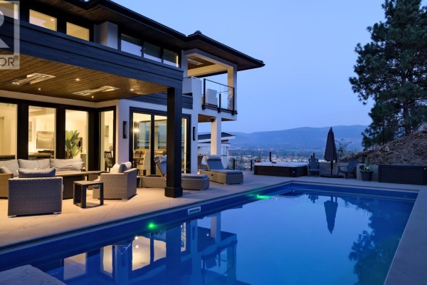 740 Pinehaven Court, Kelowna, BC, photo 2