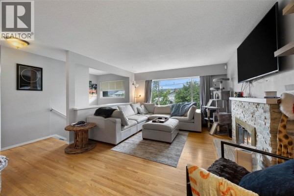 740 Sherwood Drive, Kamloops, BC, photo 2
