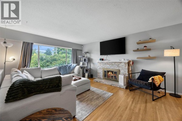 740 Sherwood Drive, Kamloops, BC, photo 3