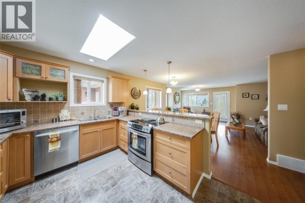 Family room - 7400 Crema Drive, Trail, BC V1R4X6 Photo 3