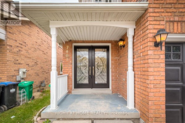 Residential for rent at 7401 Village Walk, Mississauga, ON - MLS® vdFXOP