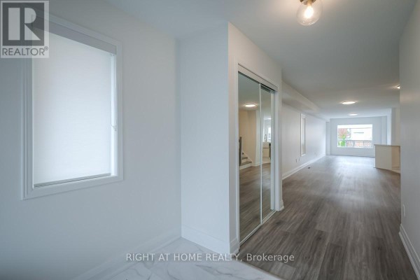 Primary Bedroom - 7401 Village Walk, Mississauga, ON L5W1X6 Photo 5