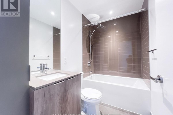 7404 - 448 Burnhamthorpe Road W, Mississauga, ON L5B0R4 Photo 5