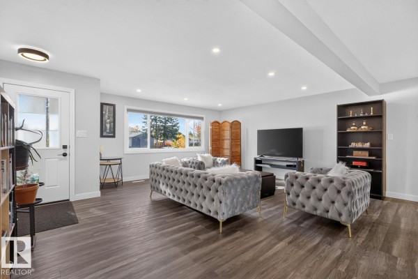 Family room - 7404 92 Av Nw, Edmonton, AB T6B6B0 Photo 4
