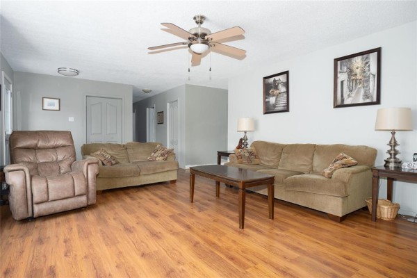 74063 Pth10 Highway, Rapid City, MB R0K1W0 Photo 4