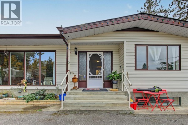 Kitchen - 741 Barnaby Road, Kelowna, BC V1W4N9 Photo 5