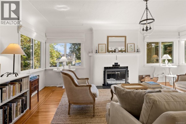 Kitchen - 741 Cowper St, Saanich, BC V9A2G1 Photo 4