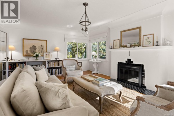 Eating area - 741 Cowper St, Saanich, BC V9A2G1 Photo 5