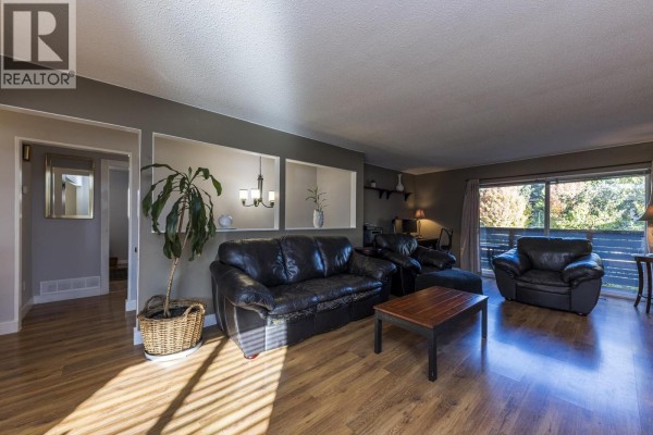 741 E 18th Street, North Vancouver, BC V7L2Y7 Photo 5