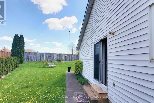Primary Bedroom - 7410 Trinity Court, Niagara Falls, ON L2H3A6 Photo 4