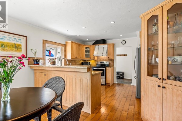Porch - 7410 Yake Rd, Fanny Bay, BC V0R1W0 Photo 3