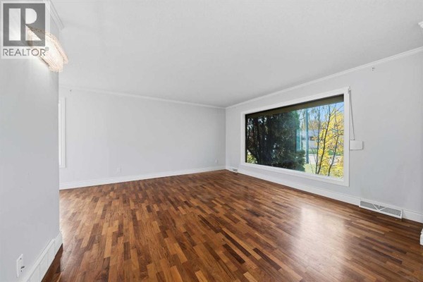 Dining room - 7412 Fleetwood Drive Se, Calgary, AB T2H0X1 Photo 3