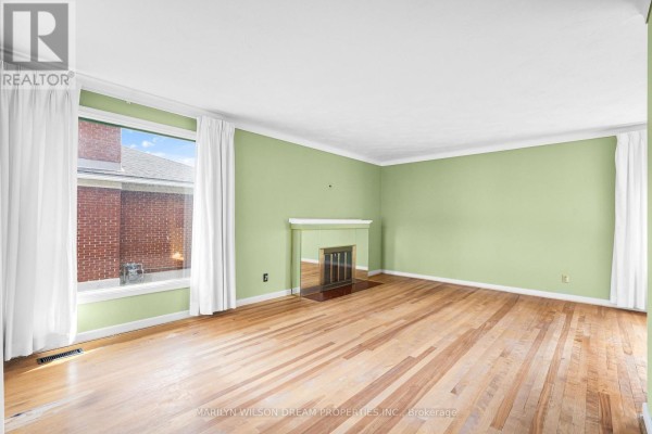 Kitchen - 742 Cork Street, Ottawa, ON K1G1X9 Photo 5