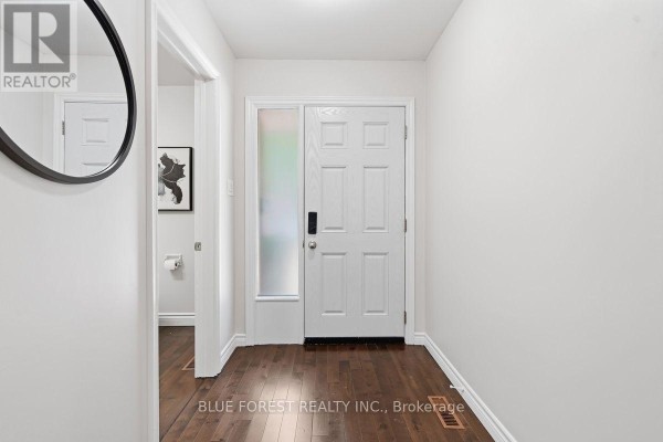 Foyer - 742 Fanshawe Park Road E, London North, ON N5X2B9 Photo 3