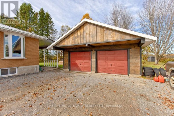 742 Zanders Road, Laurentian Valley, ON K8A6W8 Photo 3