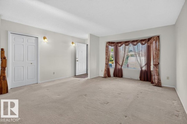 Family room - 7423 188 St Nw, Edmonton, AB T5T5J7 Photo 4