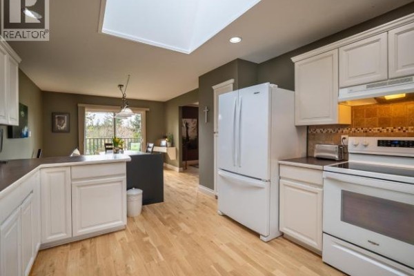 7423 Nootka Street, Powell River, BC, photo 2