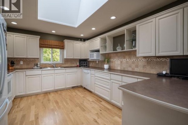 7423 Nootka Street, Powell River, BC, photo 3