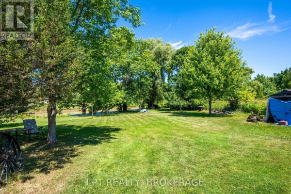 Living room - 743 Highway 15, Rr#2 Highway, Rideau Lakes, ON K0E1N0 Photo 3