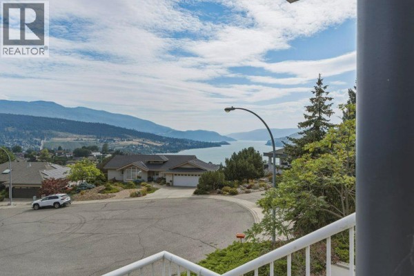Living room - 743 Mt. Thor Drive, Coldstream, BC V1B2W1 Photo 2
