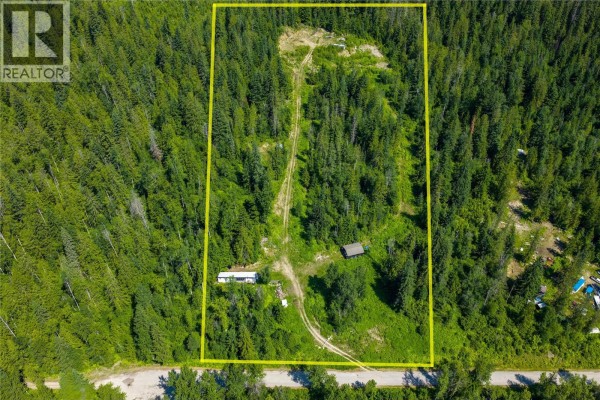 7455 19 Mile Road, Revelstoke, BC V0E2S0 Photo 3