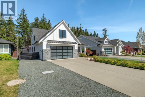 Pantry - 746 Salal St, Campbell River, BC V9H0E6 Photo 2