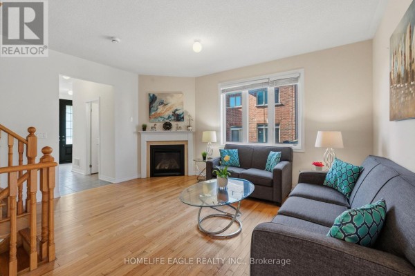 Primary Bedroom - 746 Yarfield Crescent, Newmarket, ON L3X0H4 Photo 4