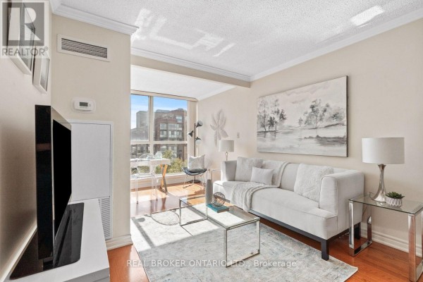 Primary Bedroom - 747 - 24 Southport Street, Toronto, ON M6S4Z1 Photo 5