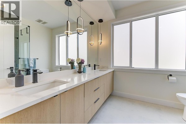 4pc Bathroom - 747 Patterson Avenue Unit# 2, Kelowna, BC V1Y5C9 Photo 4